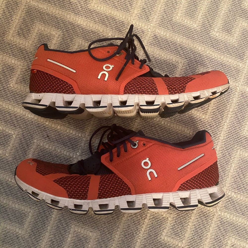 ON Cloud Running shoes